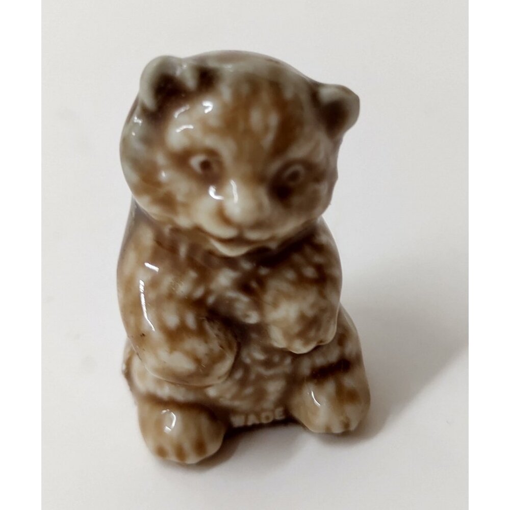 Wade Whimsies USA Red Rose Tea Beige Bear Cub Mini Figurine 1983-85